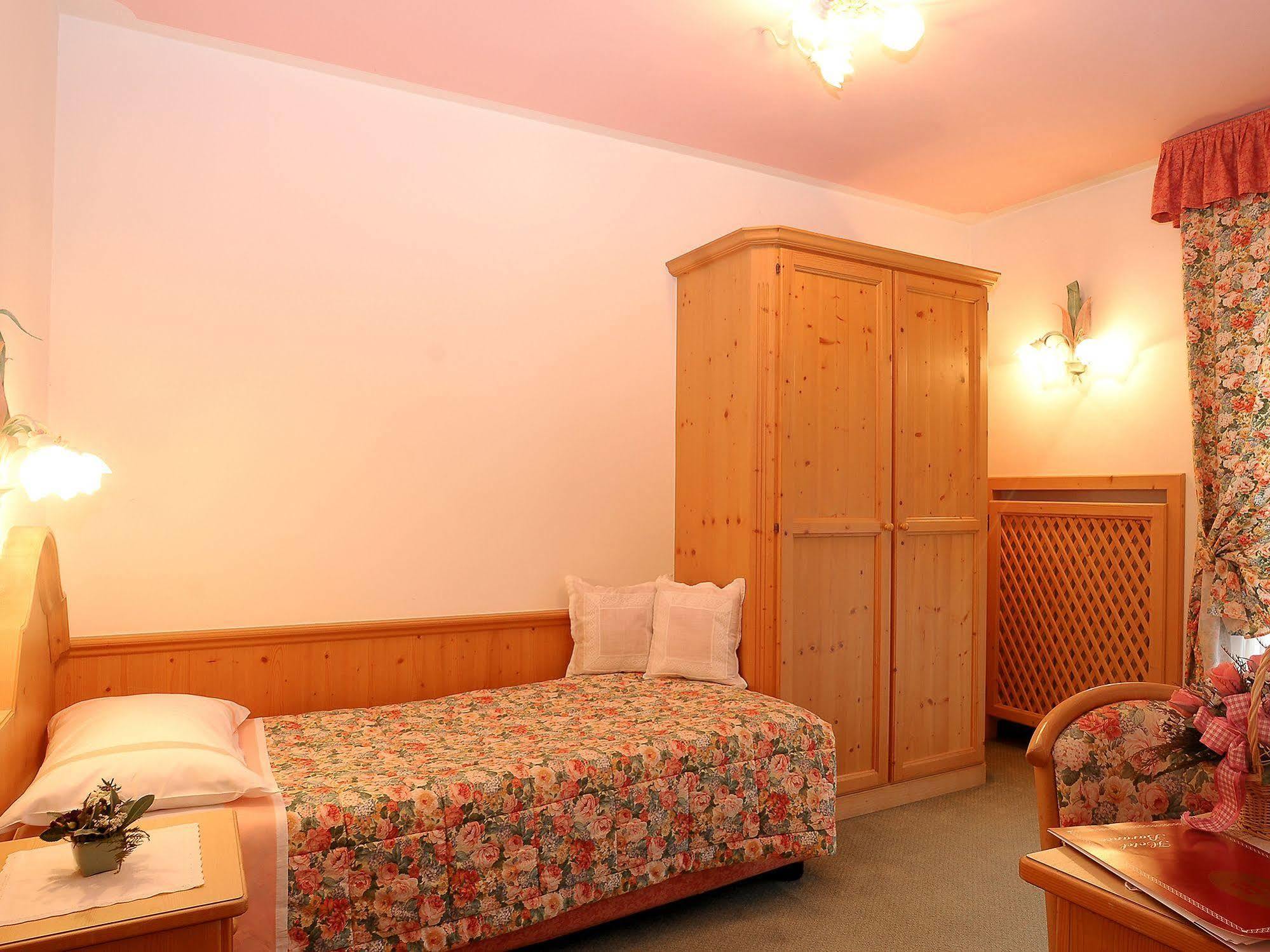 Hotel Barance Алеге Екстериор снимка
